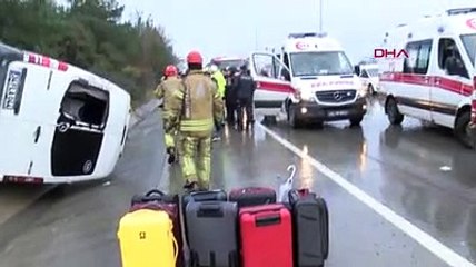 Yağışlı hava nedeniyle yolcu minibüsü kazası: 2'si ağır 10 kişi yaralı