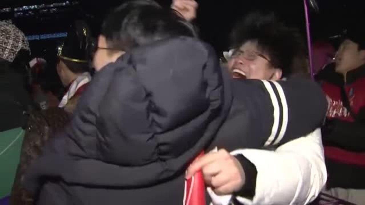 Locura en Seúl tras un agónico pase a los octavos de final