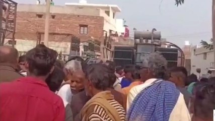 अलीगढ़: शादी समारोह में टेंट लगा रहे 2 युवक आए हाईटेंशन लाइन में, एक की हुई दर्दनाक मौत