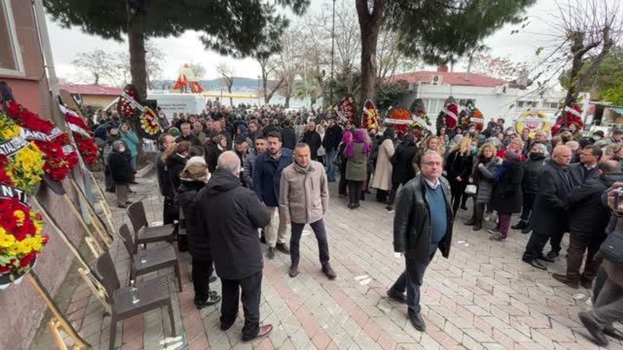 Çanakkale Belediye Başkanı Ülgür Gökhan'ın annesinin cenazesi defnedildi