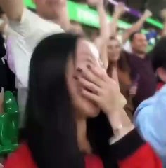 U mê trước vẻ đẹp của nàng cổ động viên xứ Hàn