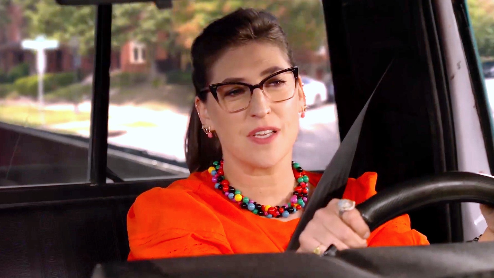 Kat Gets Advice From The Beyond On Fox S Call Me Kat With Mayim Bialik Video Dailymotion
