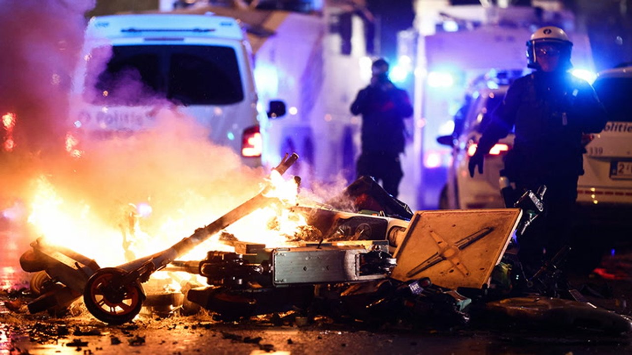 Riot police deployed in Brussels after clashes...