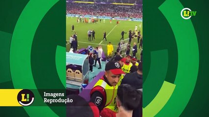 Courtois sai de campo revoltado!