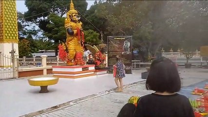 แห่ขอ "เลขเด็ด" ท้าวเวสสุวรรณ หลังให้โชคทุกงวด