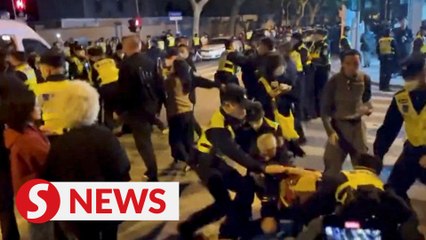 Clashes in Shanghai as Covid protests flare