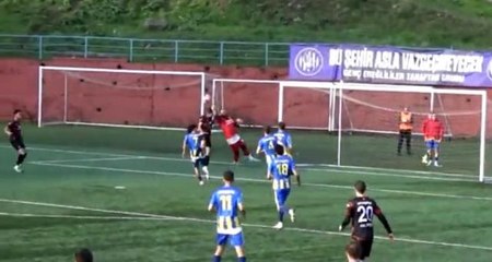 Çaycumaspor'un kalecisi Demirdelen'in maçta yaşadığı kazada kafatası çatladı...O anlar amatör kamerada