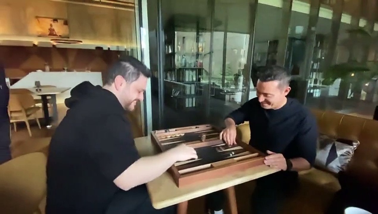 BTP lideri Hüseyin Baş'la Mustafa Sandal'ın tavla buluşması: Adam kazandı