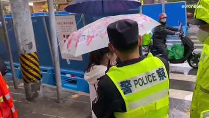 Cina: divampa la rivolta, aumentano i pattugliamenti, fermati due giornalisti