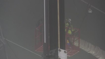 ABD'de yüksek gerilim hattına çarptıktan sonra asılı kalan uçaktaki 3 kişi kurtarıldı (2)