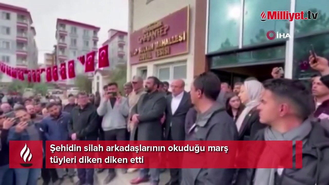 Şehidin silah arkadaşlarının okuduğu marş tüyleri diken diken etti