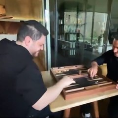 Hüseyin Baş Mustafa Sandal ile tavla oynadı