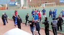 Bursa'da amatör maçta bir polis ile bir futbolcu yaralandı