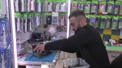 Hurda cihazların içinde altın arıyor