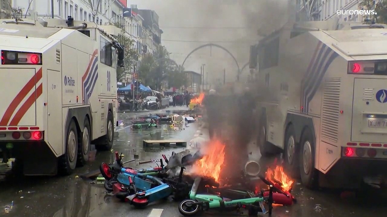 'Die sind verrückt!'  - 12 Festnahmen nach Gewaltausbruch in Brüssel