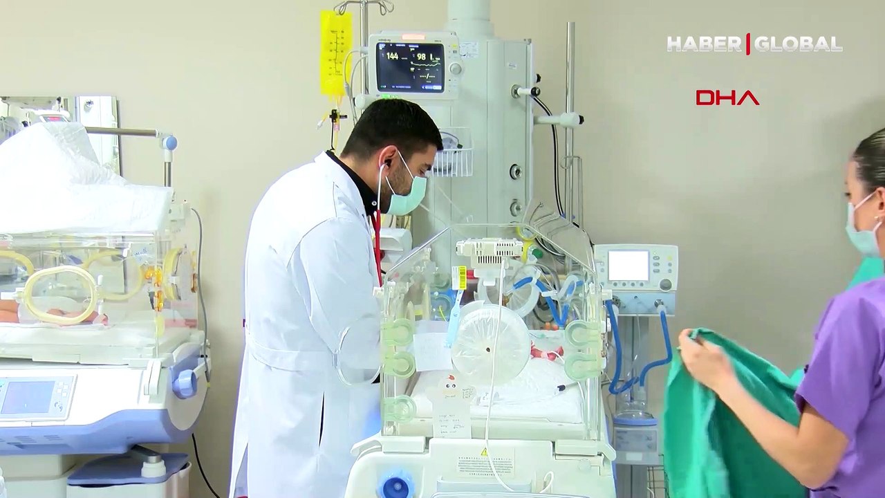 Bağırsakları göğüs kafesinde doğan 3 günlük bebek sağlığına kavuştu