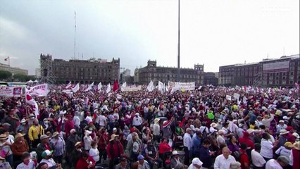 Tải video: Messico, corteo filo-governativo. Obrador promette equa distribuzione  della ricchezza