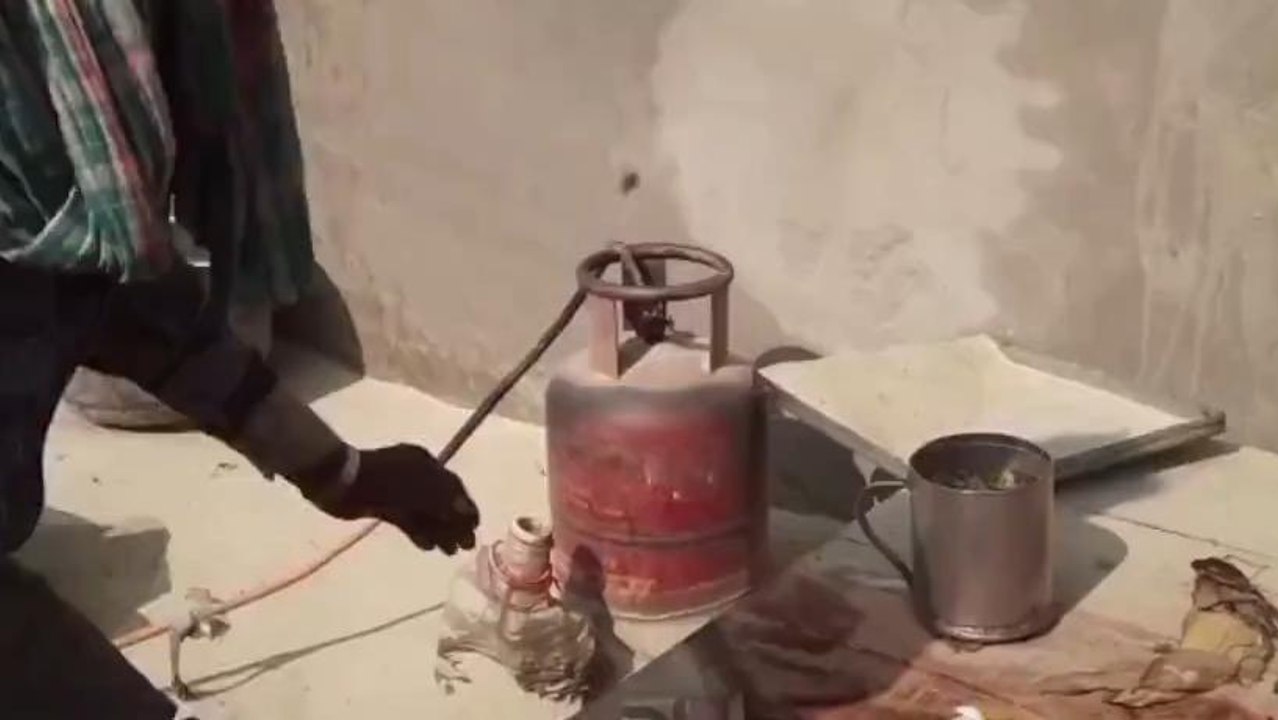मऊ: खाना बनाते समय सिलेंडर में लगी आग, 5 लोग गं...