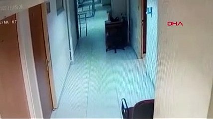 Hırsızlıktan serbest kaldıkları adliyede polisin çantasını çaldılar