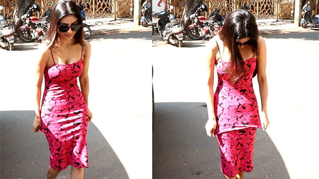 Mouni Roy Bodycon Dress Adjust करते Video Viral, बार बार ड्रेस को किया ठीक | Boldsky *Entertainnent