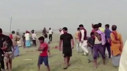 बलिया: कटान प्रभावित ग्रामीण महिलाएं सरयू नदी की कर रही पूजा अर्चना, जाने मामल