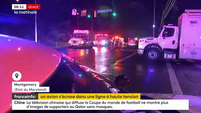 Etats-Unis: Regardez les images impressionnantes de ce petit avion, avec deux personnes à bord, qui s'est encastré dans une ligne à haute-tension - VIDEO