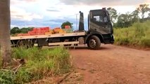 BPFron apreende mais de 3 toneladas de maconha escondida em sítio do Paraná