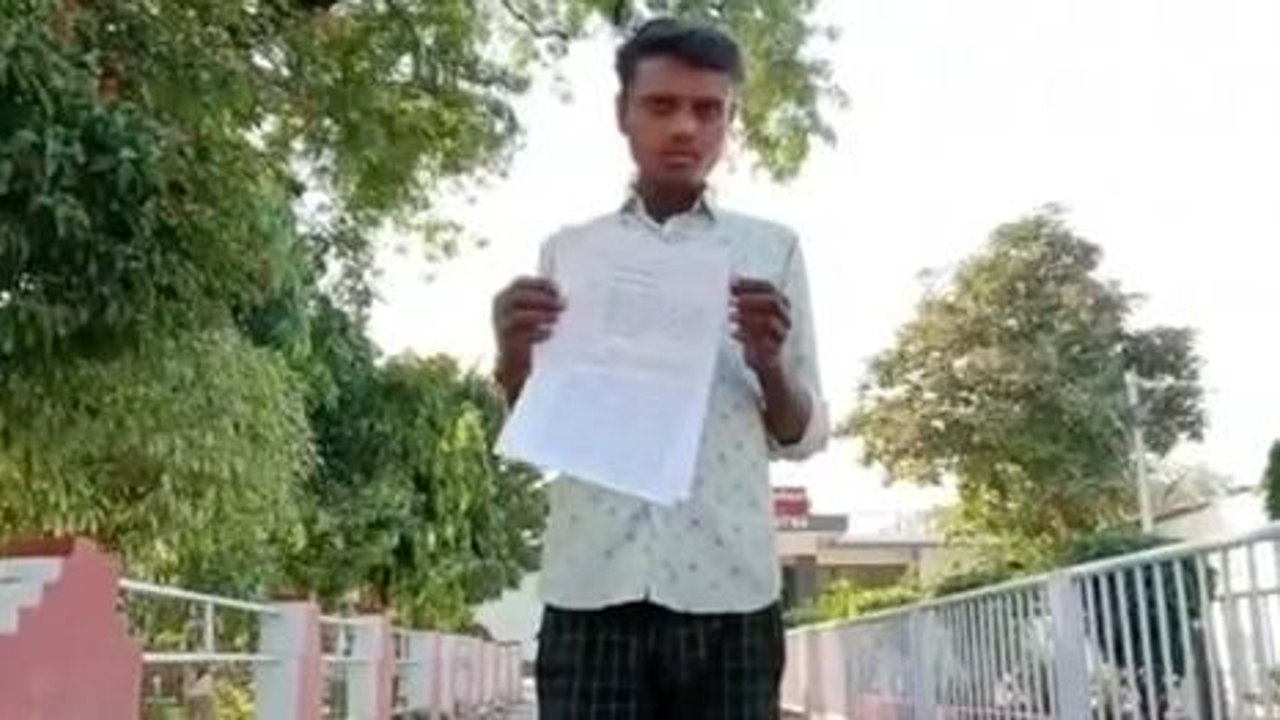 सतना :युवक ने एसपी ऑफिस में ज्ञापन सौंपकर की न्याय की मांग