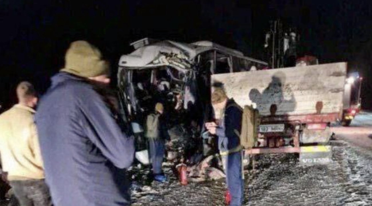 Schweres busunglück in estland mit ukrainischen streitkräften