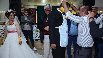 Damada şaka olarak takılan takılar davetlileri şaşırttı