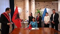 Albania, Dua Lipa riceve la cittadinanza albanese