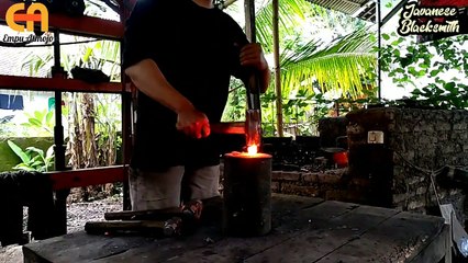 Javanese Blacksmith - Tanto Knife Making & Sword Fighting. Ahli Pembuatan pedang_HD