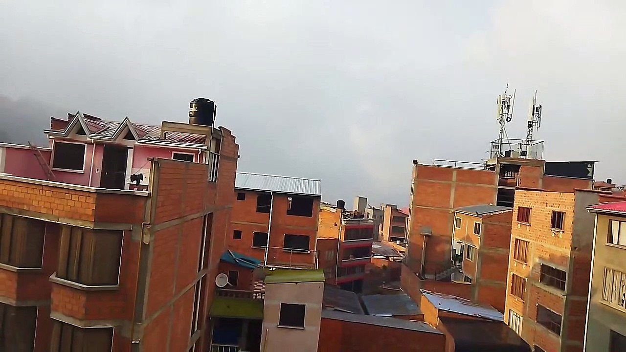 La Paz amanece cubierta por humo y registra niveles elevadísimos de contaminación del aire