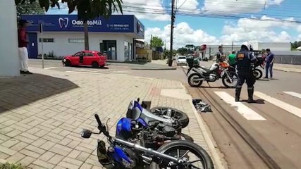 Motociclista tem lesão grave após colisão com carro no Guarujá