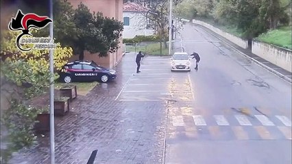 TRE RAPINATORI BLOCCATI PRIMA DEL COLPO ALLE POSTE, IL VIDEO DELL'ARRESTO IN ABRUZZO