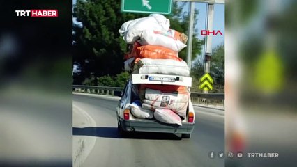 Adana'da yüklü otomobilin tehlikeli yolculuğu kamerada