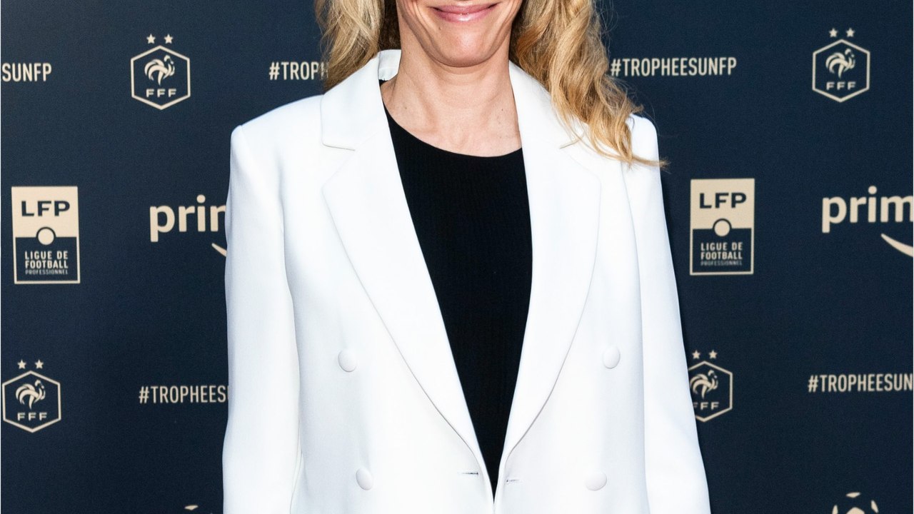 GALA VIDÉO – Laurie Delhostal, la journaliste sportive révèle son cancer : “J’avais envie d’en parler”