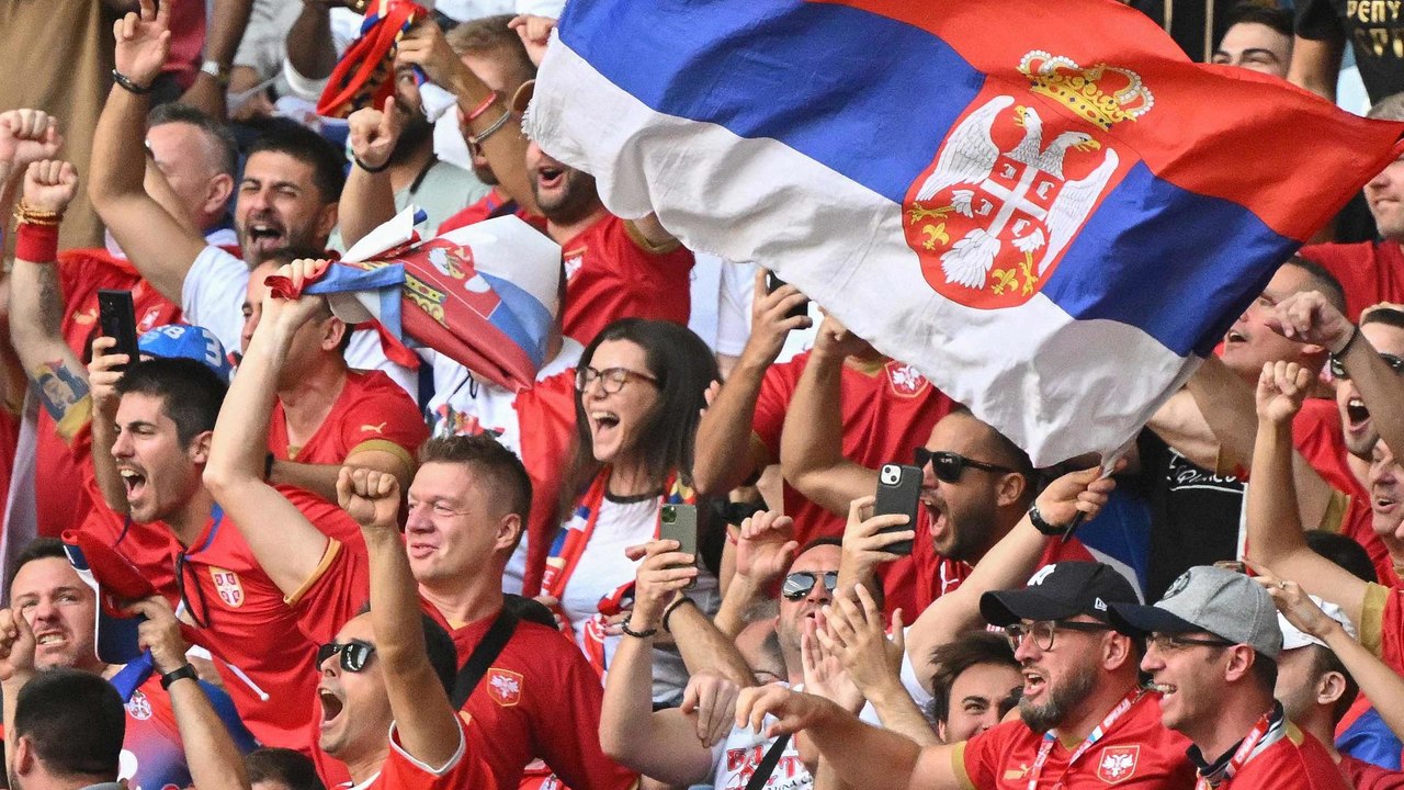 Coupe du monde : la  TV chinoise censure des images de supporters sans masques