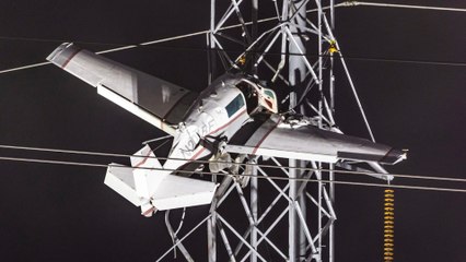 États-Unis : un avion s'encastre sur un pylône électrique, les deux occupants gravement blessés