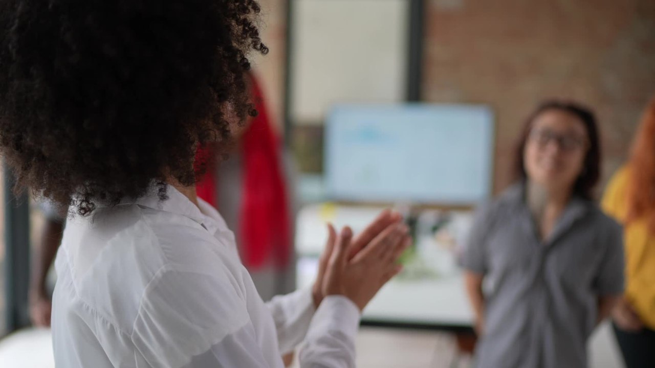 These zodiac signs love being the centre of attention