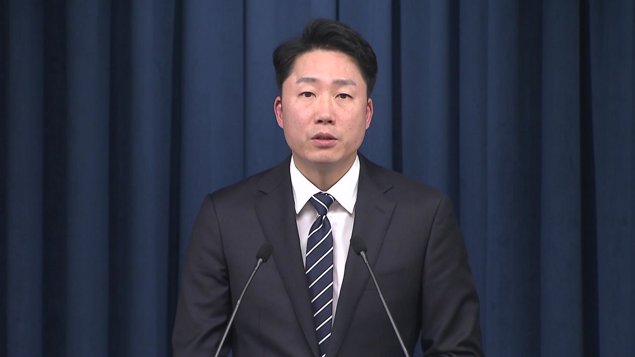 尹 "노조 불법, 저임금 노동자 피해...노사 법치주의 확립" / YTN