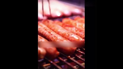 Tin tức 369 - Phá sản triệu phú đi bán xúc xích trả nợ