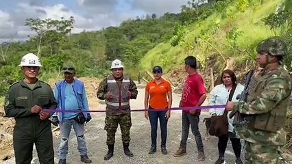 Ejercito arregla vías en el Urabá 2