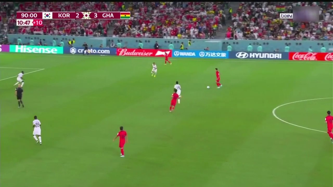 Moment Paulo Bento straight red card against Ghana at the end of the game.