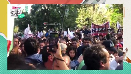 Se llevó a cabo la marcha de AMLO - Almohadazo Casero
