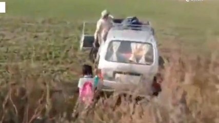 विदिशा: स्कूली बच्चों से भरी बेकाबू वेन जब खेत में जा उतरी, देखें किस तरह टला बड़ा हादसा...