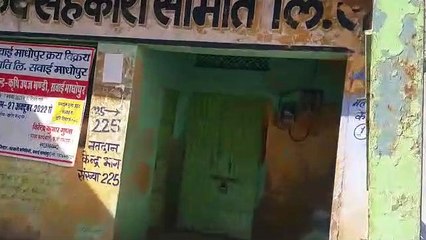 समय पर नहीं खुला केन्द्र खाद के लिए लगी कतार