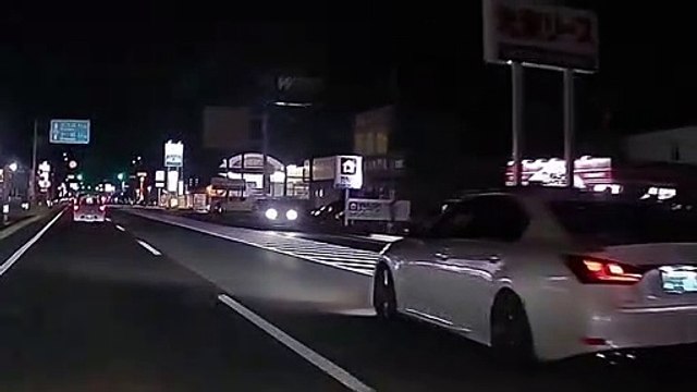 コンビニでショートカットする車 ドライブレコーダー 危険運転 山口県山陽小野田市 20221015