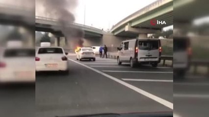 Lüks araç trafikte alev alev yandı