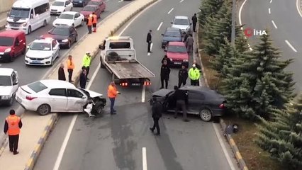 Ters yöne giren otomobil, karşı yönden gelen otomobille kafa kafaya çarpıştı: 4 yaralı